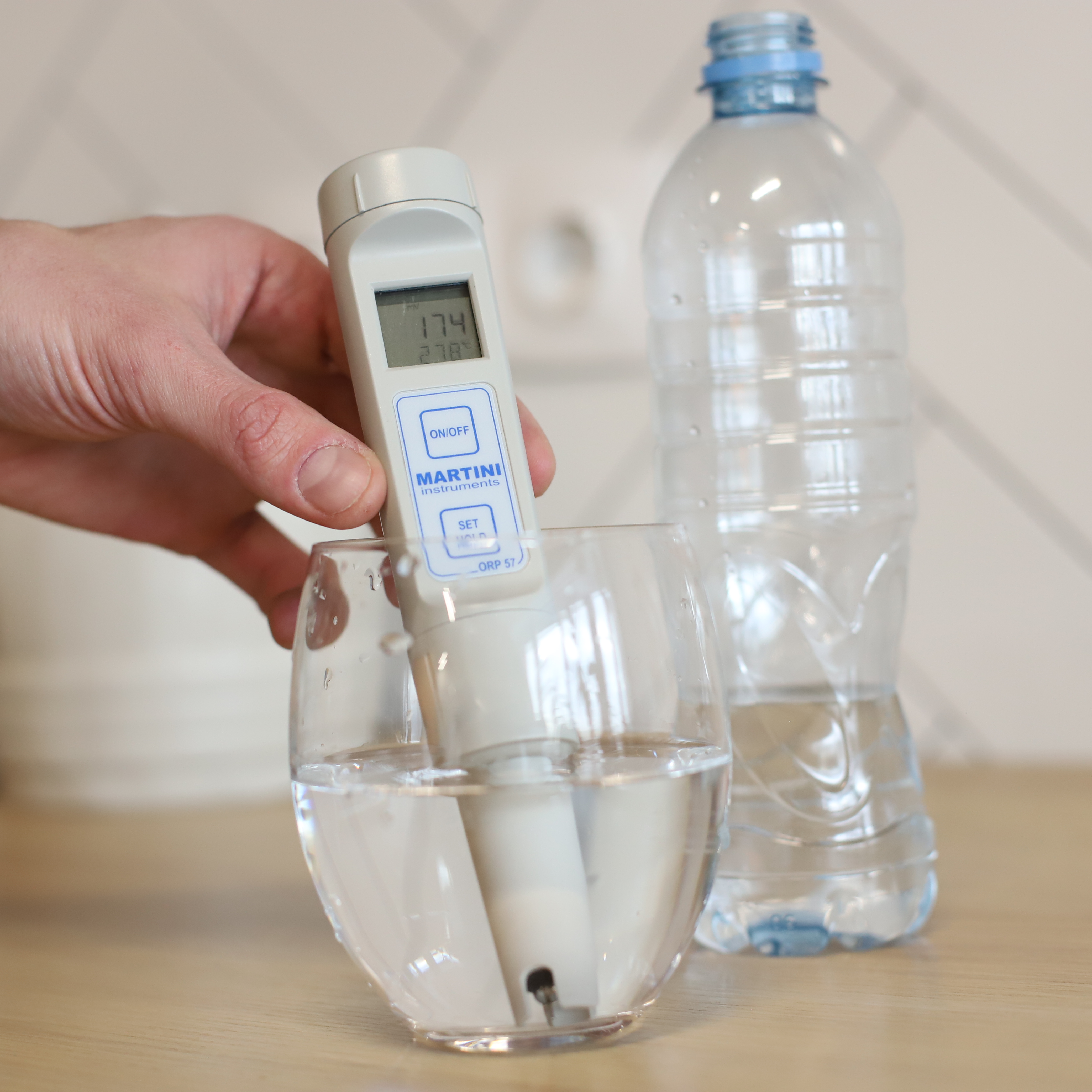 Как структурировать воду в домашних. PH бутилированной воды. Минеральный ионизатор воды. Ионизатор воды проточный.